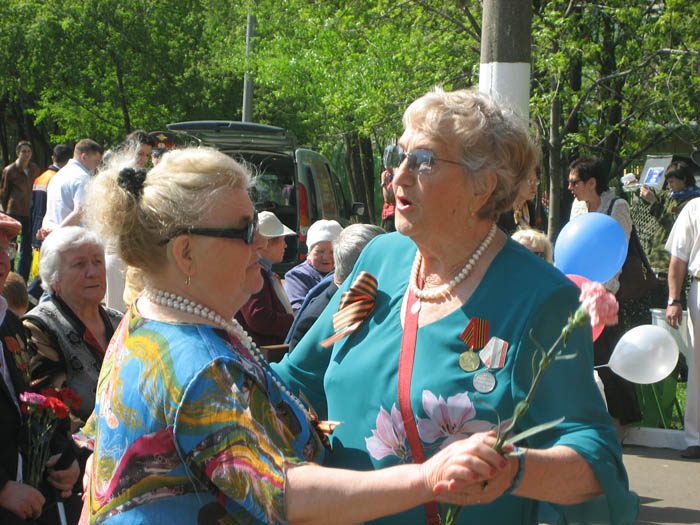 Ветераны на праздничной площадке 9 мая