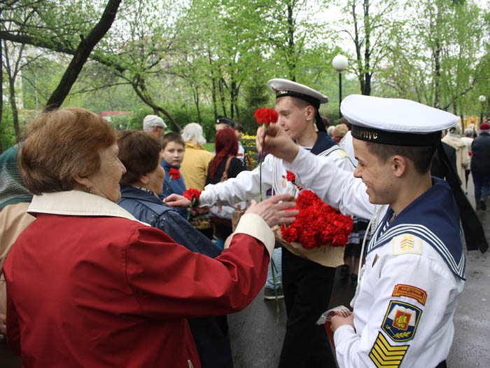 Поздравление ветеранов с Днём Победы 9 мая 2012 год